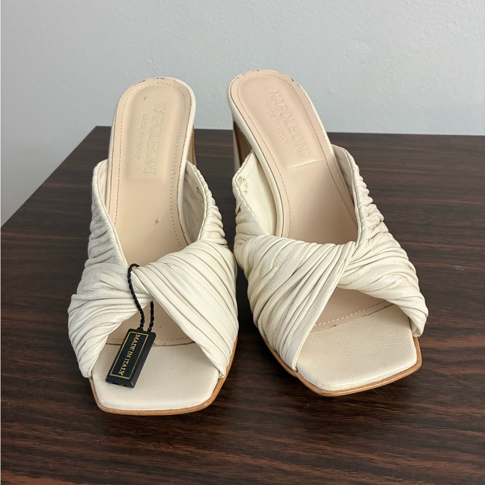 Cream Mules with Twisted Design and Medium Heel